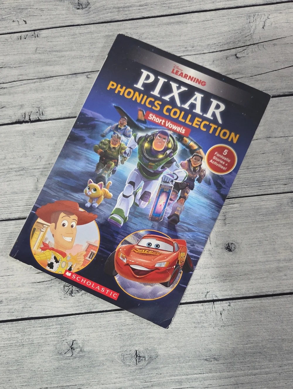 Disney Pixar Phonics Collection Short Vowels Kids Book